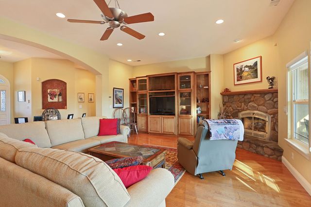 16025 E Harney Ln, Lodi, CA 95240