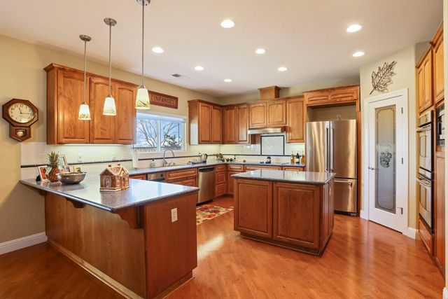 16025 E Harney Ln, Lodi, CA 95240