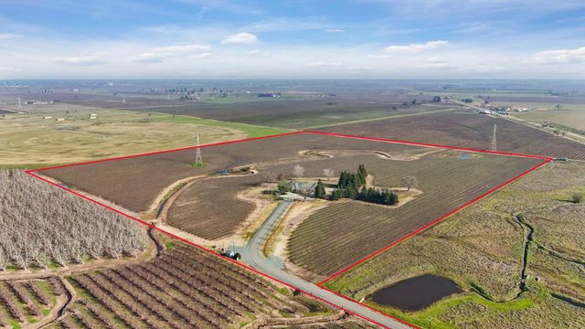 16025 E Harney Ln, Lodi, CA 95240