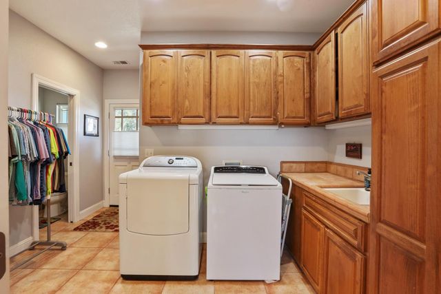 16025 E Harney Ln, Lodi, CA 95240