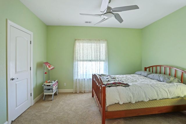 16025 E Harney Ln, Lodi, CA 95240