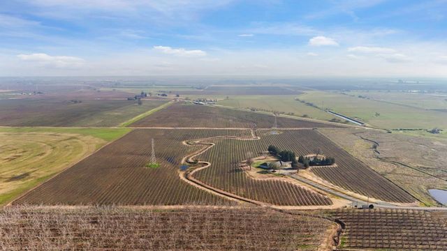 16025 E Harney Ln, Lodi, CA 95240