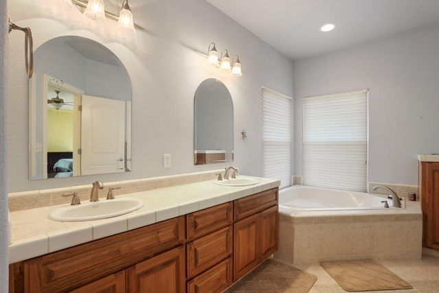 16025 E Harney Ln, Lodi, CA 95240