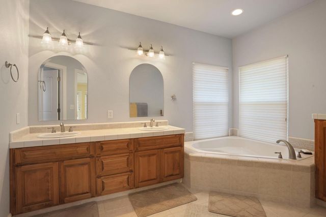 16025 E Harney Ln, Lodi, CA 95240