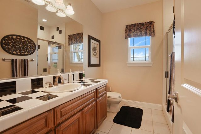 16025 E Harney Ln, Lodi, CA 95240