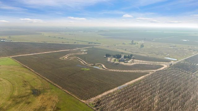 16025 E Harney Ln, Lodi, CA 95240