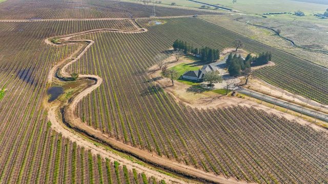 16025 E Harney Ln, Lodi, CA 95240