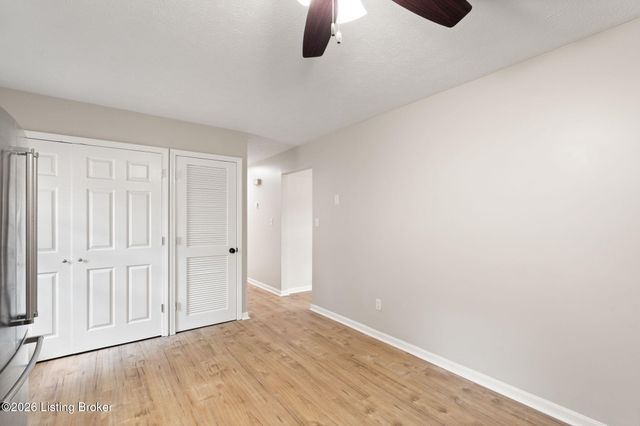245 Big Oaks Dr, Louisville, KY 40229