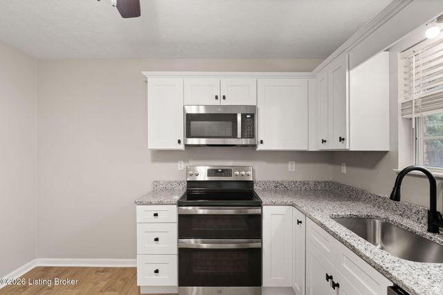245 Big Oaks Dr, Louisville, KY 40229