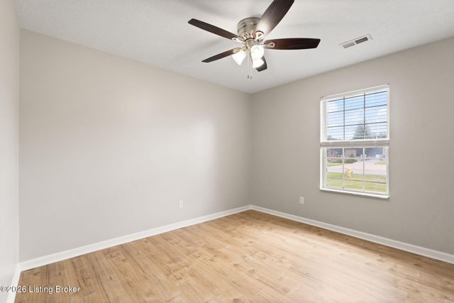 245 Big Oaks Dr, Louisville, KY 40229
