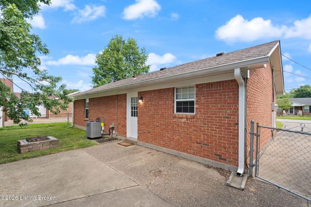 245 Big Oaks Dr, Louisville, KY 40229