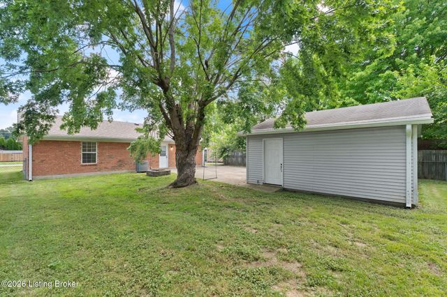 245 Big Oaks Dr, Louisville, KY 40229