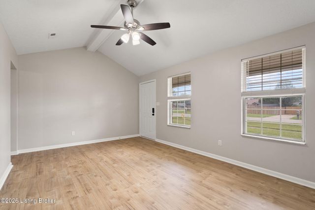 245 Big Oaks Dr, Louisville, KY 40229
