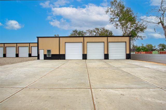 13051 Pleasant Valley Drive, Rosharon, TX 77583