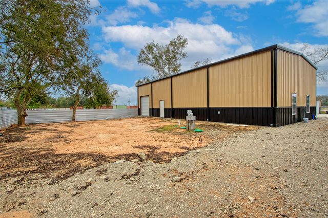 13051 Pleasant Valley Drive, Rosharon, TX 77583