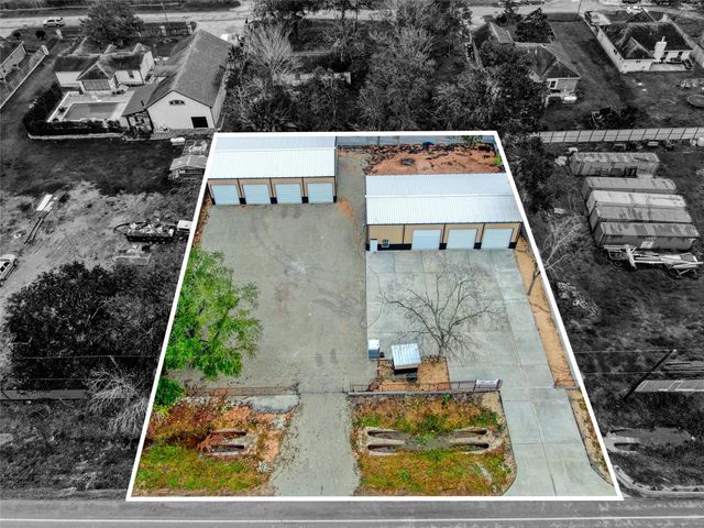 13051 Pleasant Valley Drive, Rosharon, TX 77583