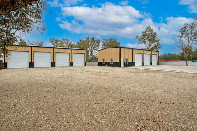 13051 Pleasant Valley Drive, Rosharon, TX 77583