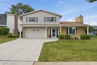 1106 S SPRUCEWOOD Drive, Mount Prospect, IL 60056