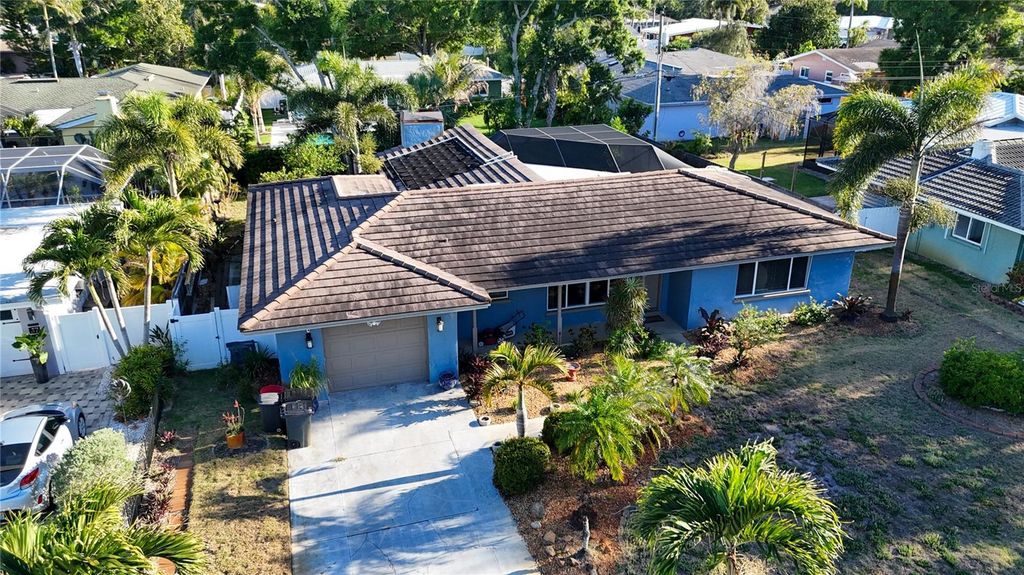 Image 1 of property listing at 33 SOUTHWIND DRIVE, Belleair Bluffs, FL 33770