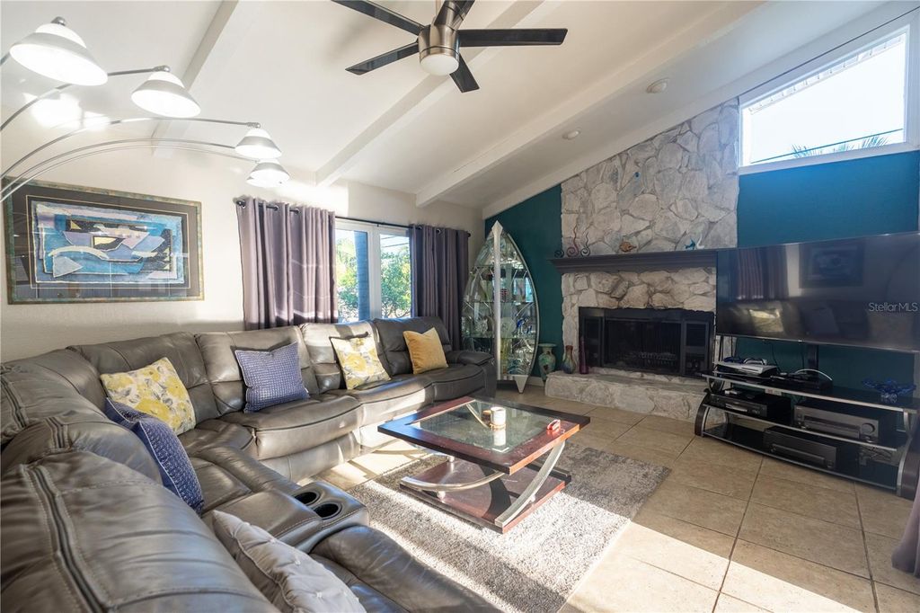 Image 13 of property listing at 33 SOUTHWIND DRIVE, Belleair Bluffs, FL 33770