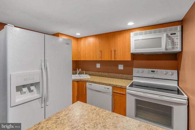 678 N 15TH ST, Philadelphia, PA 19130