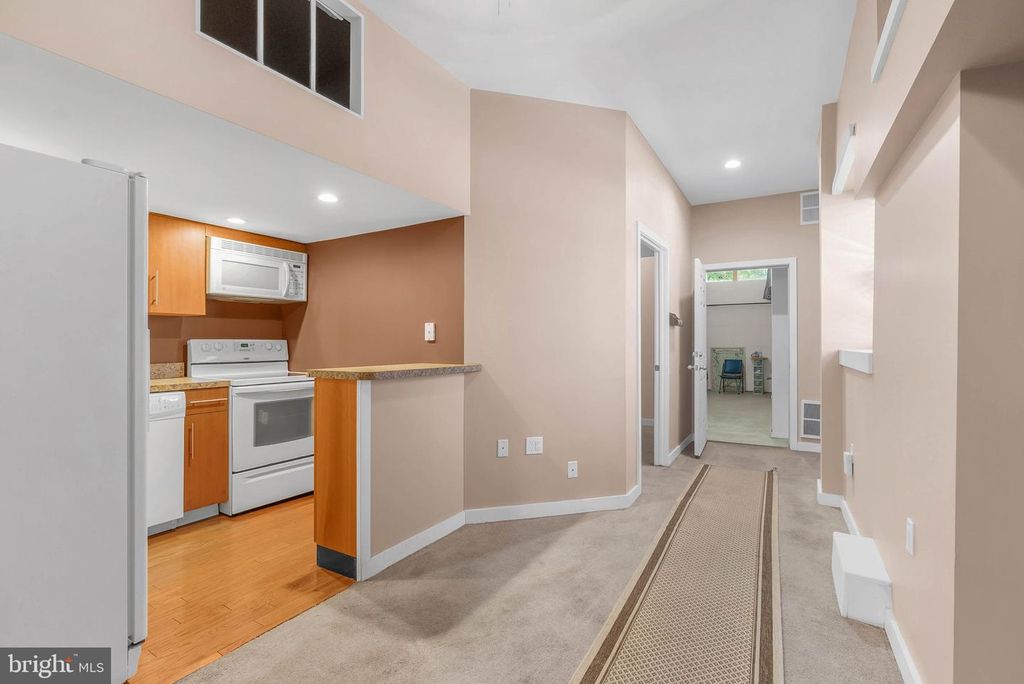 Image 10 of property listing at 678 N 15TH ST, Philadelphia, PA 19130