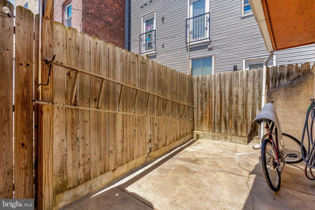 Image 14 of property listing at 678 N 15TH ST, Philadelphia, PA 19130
