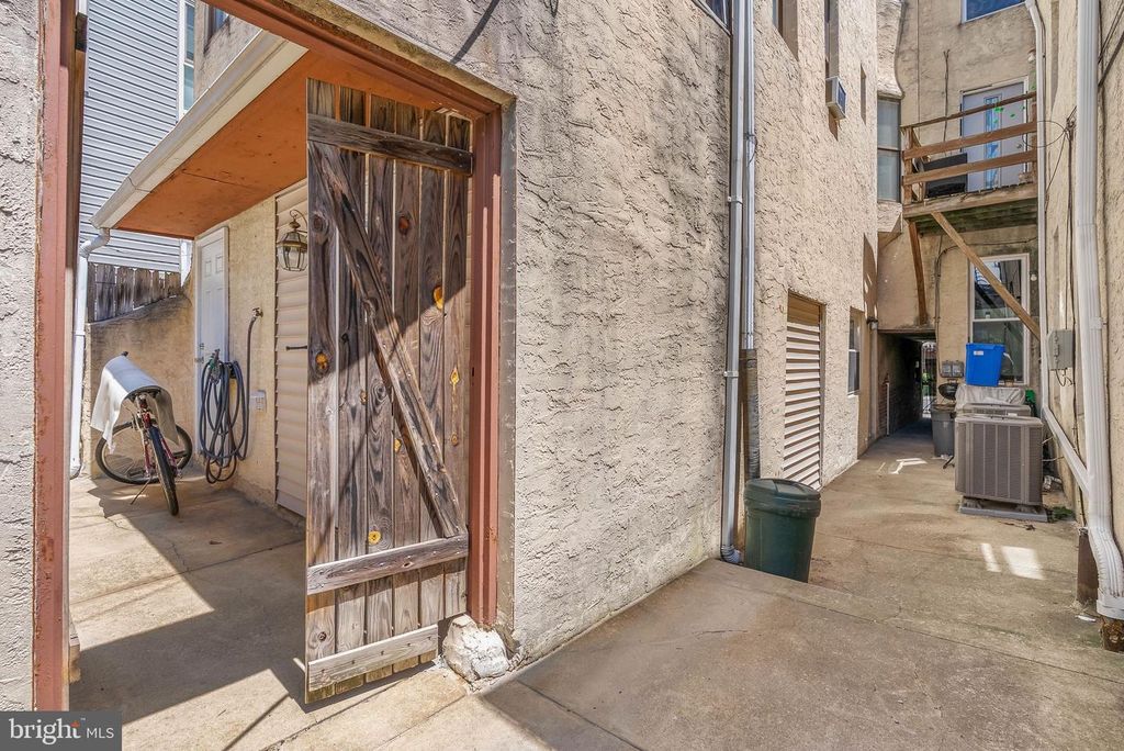 Image 15 of property listing at 678 N 15TH ST, Philadelphia, PA 19130