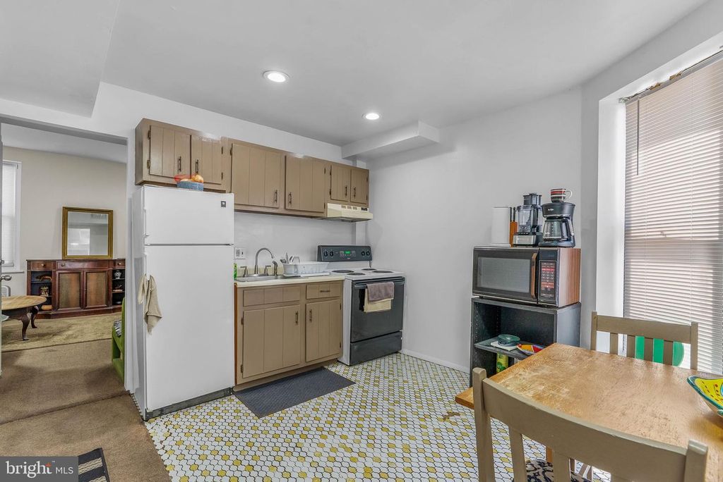 Image 16 of property listing at 678 N 15TH ST, Philadelphia, PA 19130