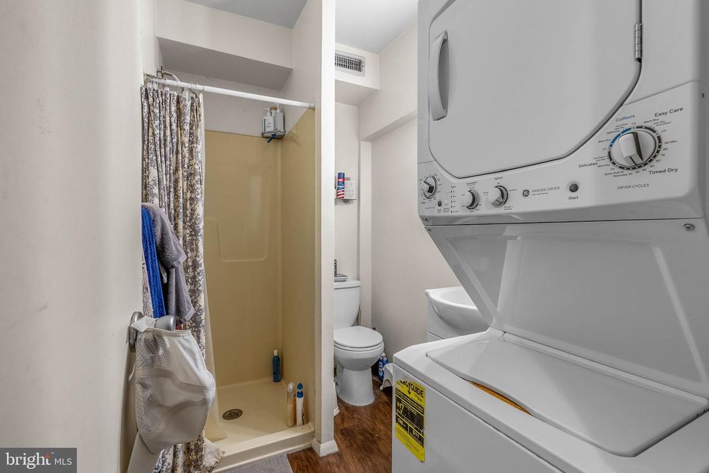 Image 31 of property listing at 678 N 15TH ST, Philadelphia, PA 19130