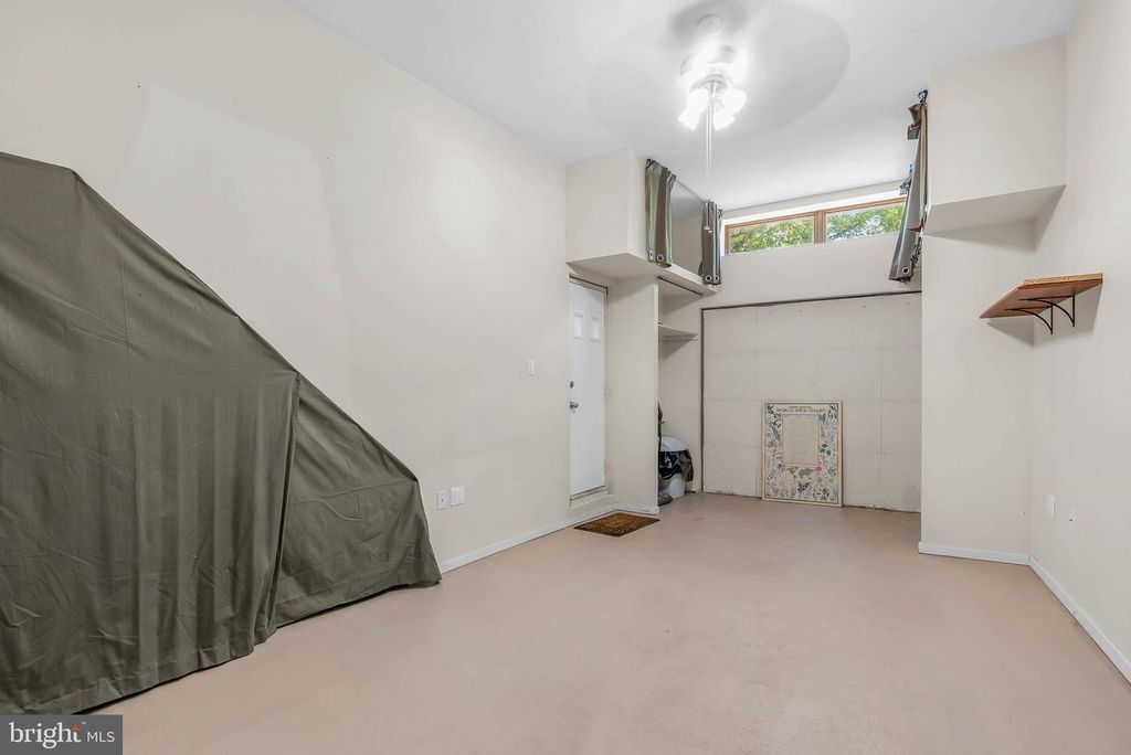 Image 4 of property listing at 678 N 15TH ST, Philadelphia, PA 19130
