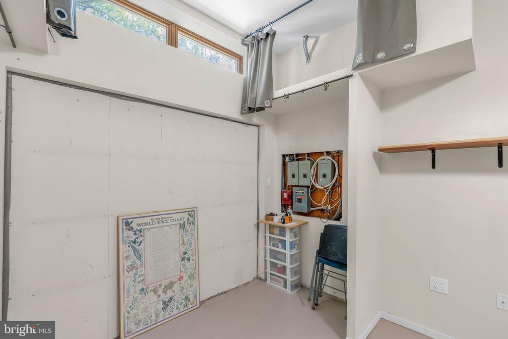 Image 5 of property listing at 678 N 15TH ST, Philadelphia, PA 19130