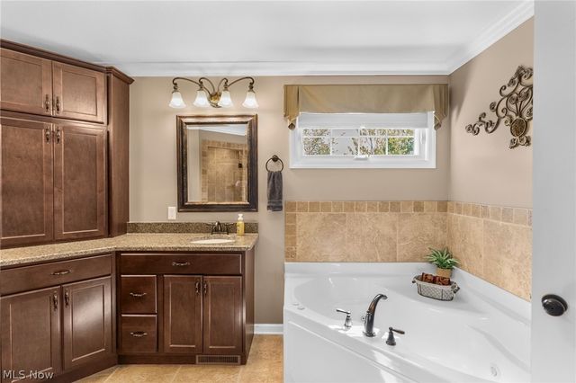 3358 Ridgely Park Drive, Poland, OH 44514