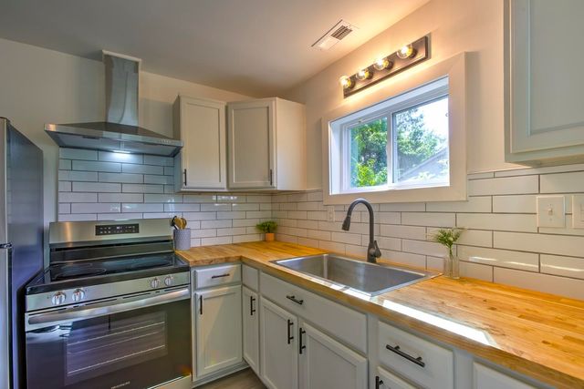531 W Rutledge Ave, Gaffney, SC 29341