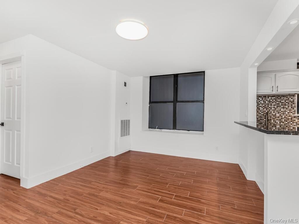 581 Academy Street GLE, New York (manhattan), NY 10034 — photo 5