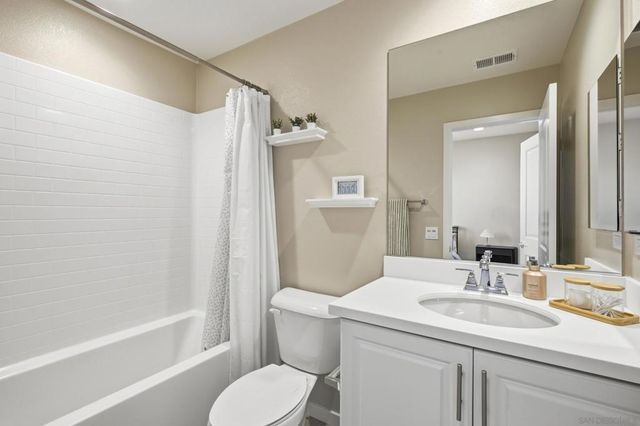 2572 S Escondido Blvd 808, Escondido, CA 92025