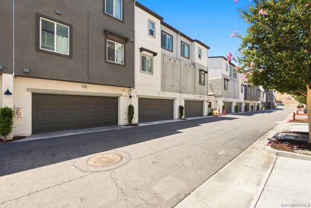 2572 S Escondido Blvd 808, Escondido, CA 92025