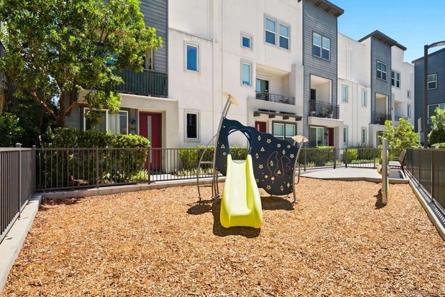 2572 S Escondido Blvd 808, Escondido, CA 92025