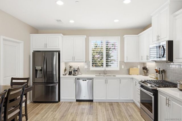 2572 S Escondido Blvd 808, Escondido, CA 92025