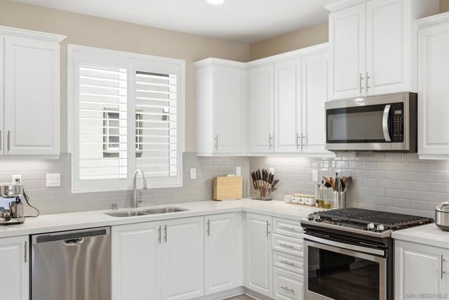 2572 S Escondido Blvd 808, Escondido, CA 92025