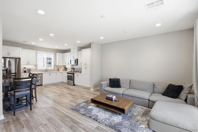 2572 S Escondido Blvd 808, Escondido, CA 92025