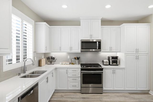 2572 S Escondido Blvd 808, Escondido, CA 92025