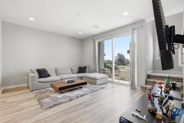 2572 S Escondido Blvd 808, Escondido, CA 92025