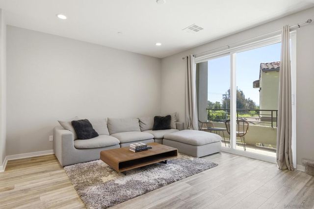 2572 S Escondido Blvd 808, Escondido, CA 92025