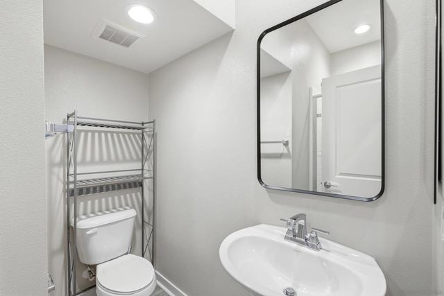 2572 S Escondido Blvd 808, Escondido, CA 92025