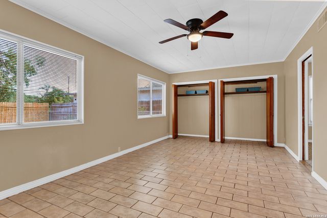 411 W HART AVE, San Antonio, TX 78214
