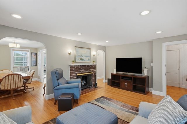 269 Lynn Street, Peabody, MA 01960