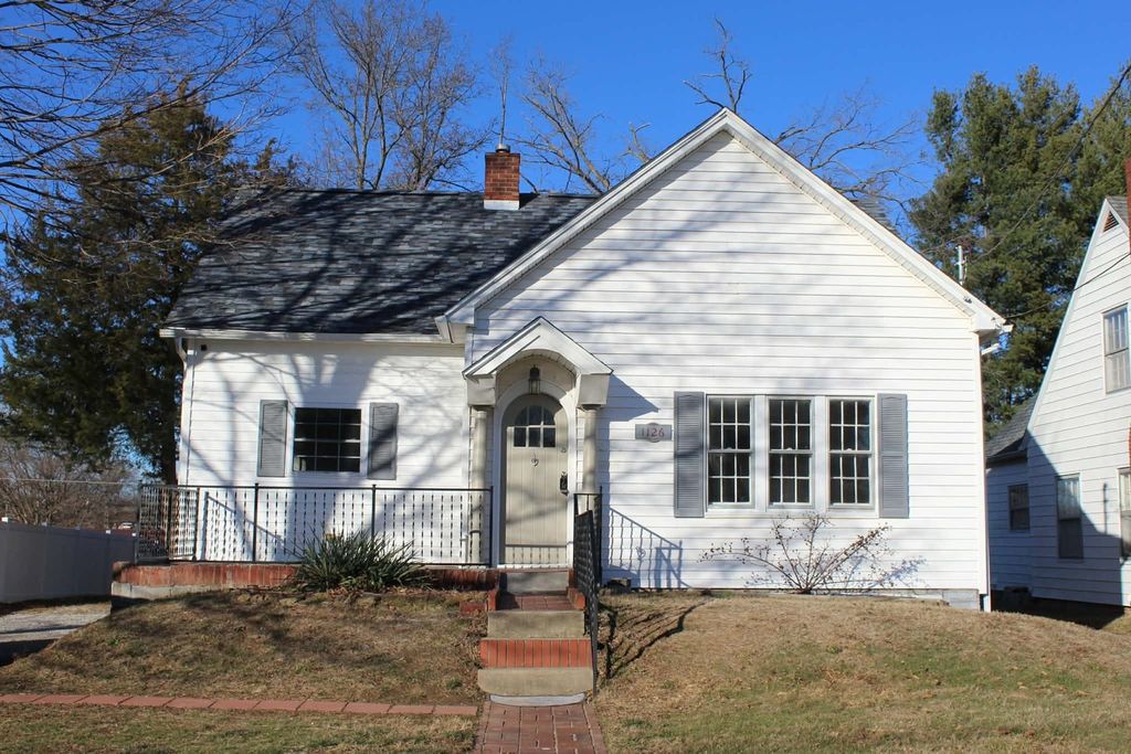 1126 Oakland Avenue, Mt Vernon, IL 62864