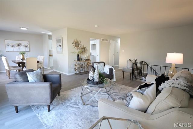 313 Brightfield Drive, Ballwin, MO 63021