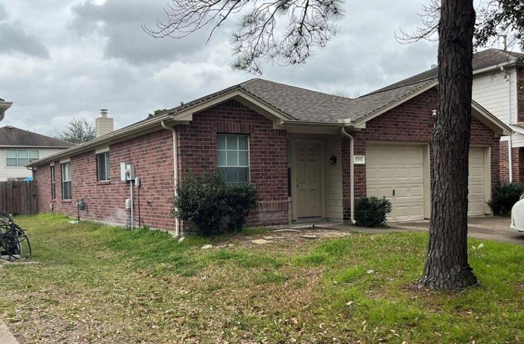 17414 S Summit Canyon Drive, Houston, TX 77095